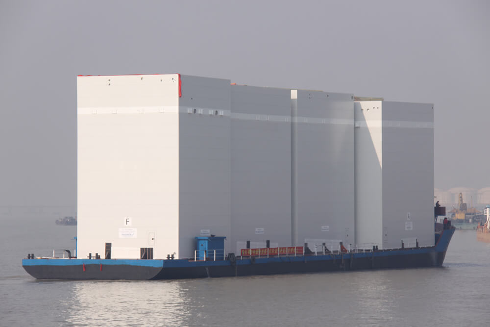 November 3rd, 2009, the first batch of 7 Louis Dreyfus juice cargo tanks were successfully delivered. This marked our significant step to the large storage tank production.